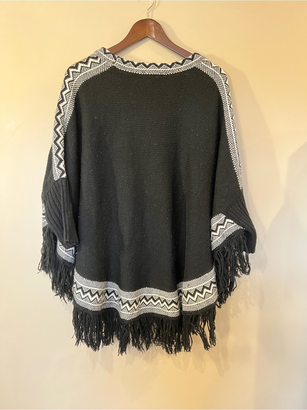 Suzy Shier Black Knit Fringe Poncho with White Geometric Trim - Picture 3 of 7